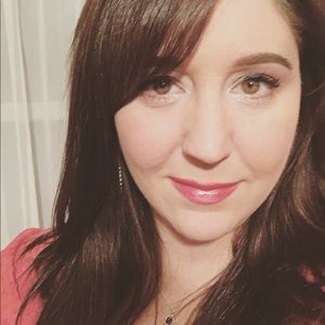 Meet your Posher, Tia